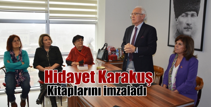 Karakuş, Kitaplarını İmzaladı