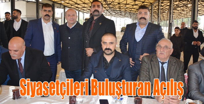 Siyasetçileri Buluşturan Açılış